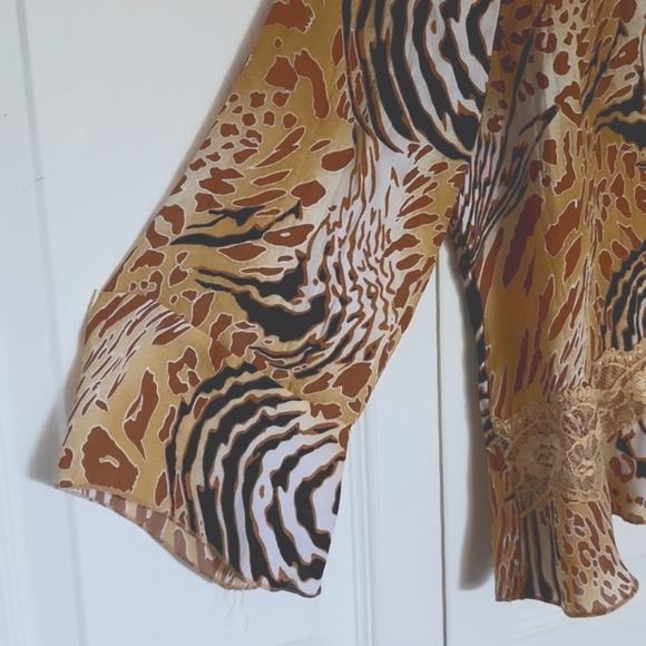 Petite Women's Large Top Apostrophe. Long Sleeve. Bell Sleeve. Blouse - Picture 3 of 6